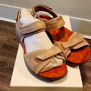 Rockport "Franklin" Three Strap Sandal-Size 9 Wide/40 EU
